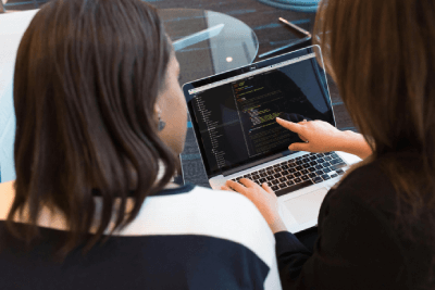 2 girl creating a website